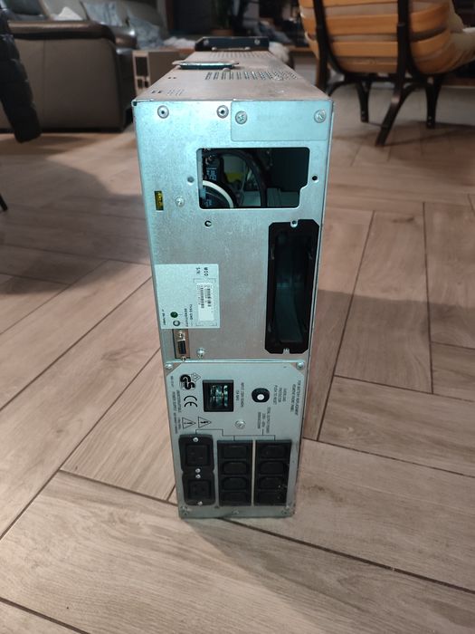 Безперебойник APC Smart-UPC 3000 ВА