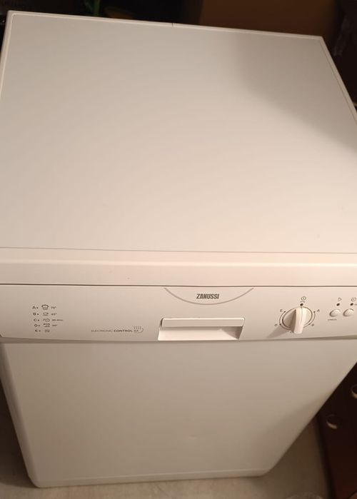 Maquina lavar loiça Zanussi ZDF211