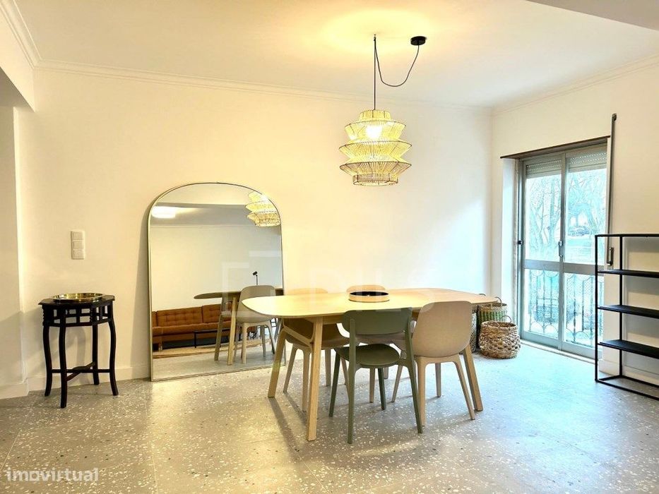 Apartamento T2 com áreas amplas e elevador em Alcabideche, Cascais