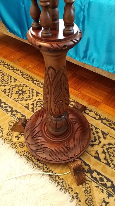 Candeeiro de Pé Alto em Madeira Torneado A