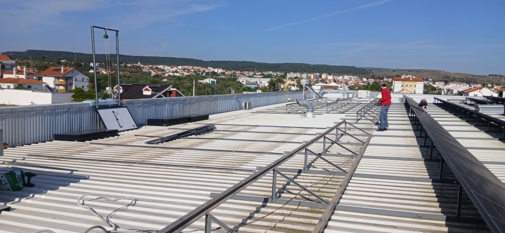 30 Painéis solares com estrutura fotovoltaicos 167cmx99cm 275W