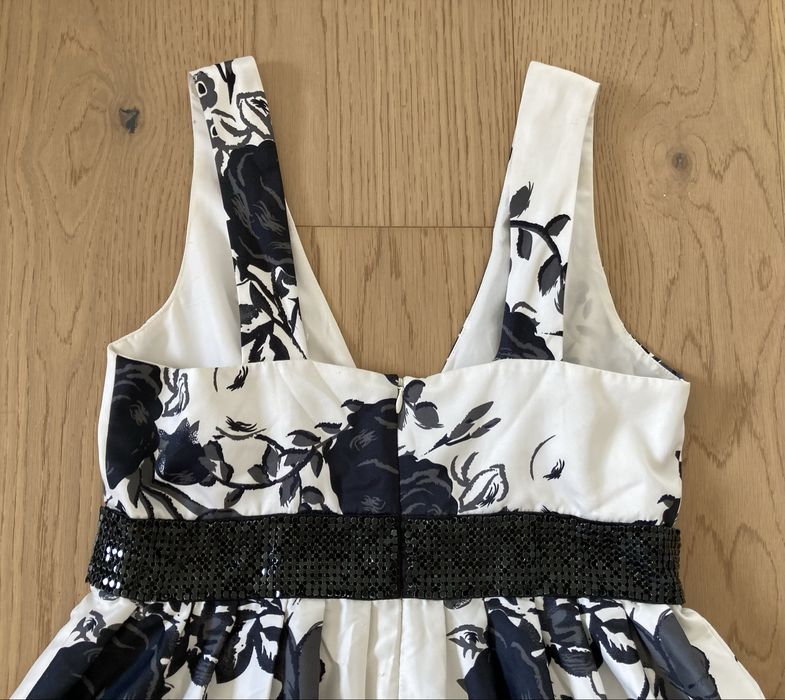 Sukienka biała w czarne kwiaty elegancka Vero Moda r. 38