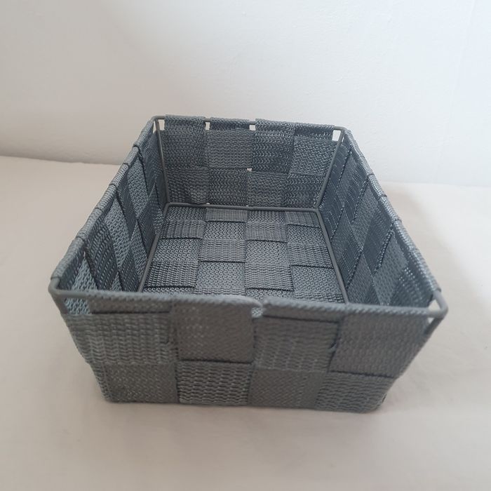 Szary koszyczek tekstylny