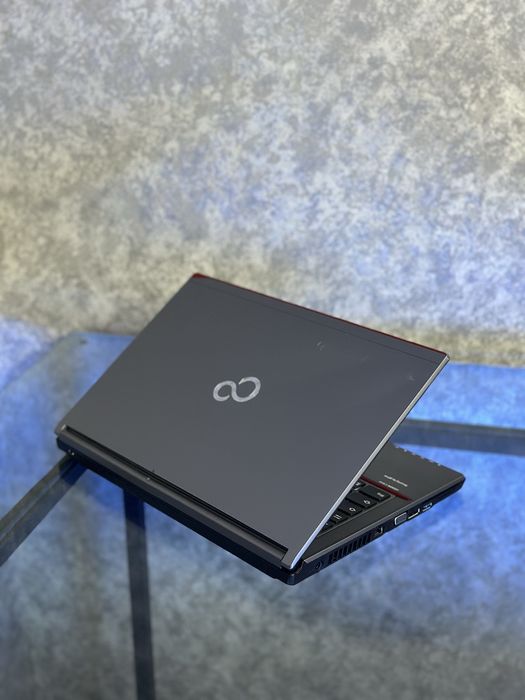 Ноутбук Fujitsu LifeBook E746 / i5-6300U / 4GB RAM / HDD 1TB / Intel HD Graphics 520 / 14” FullHD