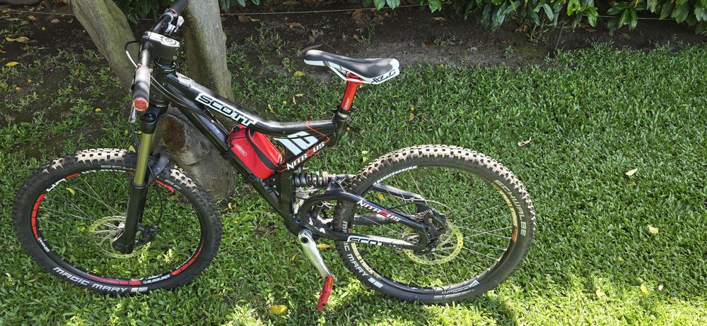Bicicleta downhill  scott nitros 10