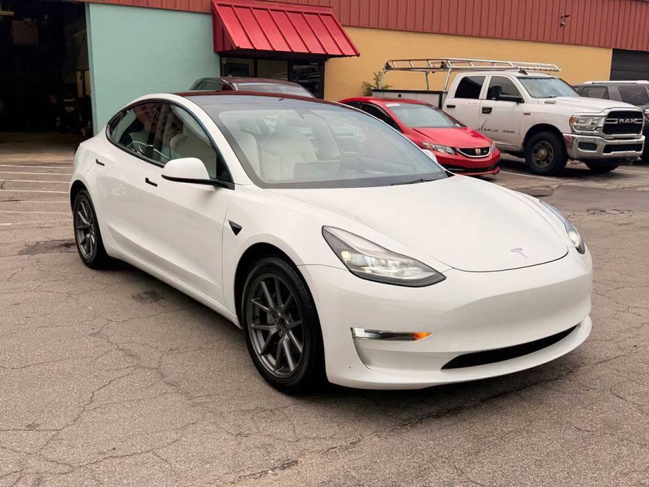 Tesla Model 3 Long Range      2022