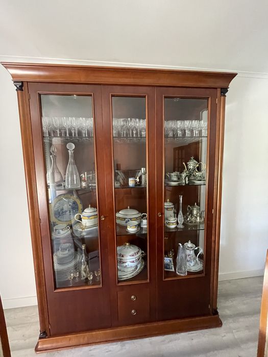 Vitrine em Madeira Maciça