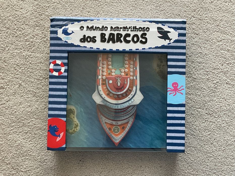 Livro infantil sobre um navio com o formato de um barco