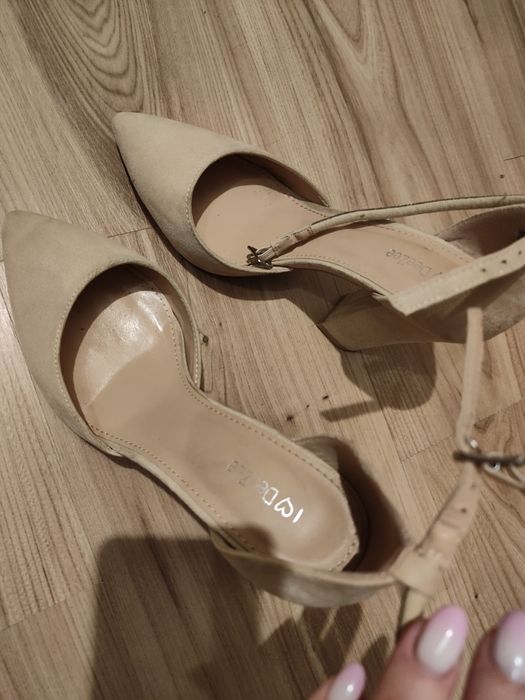 Buty na obcasie DeeZee