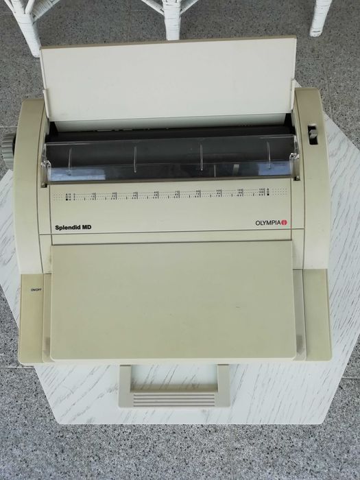 Máquina de escrever eletrónica