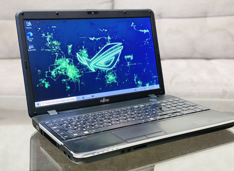 Fujitsu Lifebook/ Pentium 2020M/2.4 GHz/4 ГБ/HDD 500 ГБ/HD Graphics