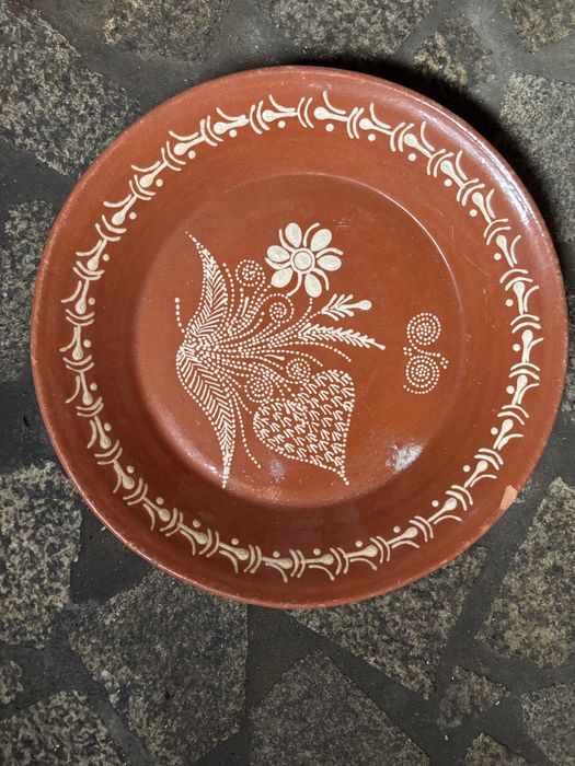 Loica de barro vermelha