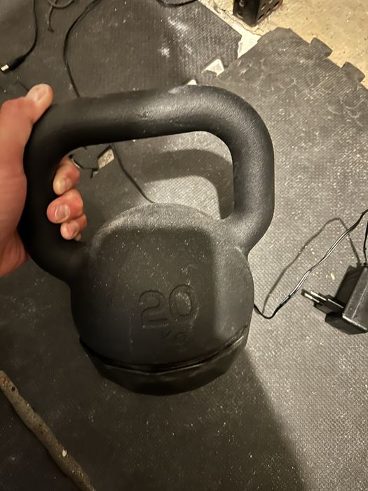 Kettlebell 20 kg Decathlon – bardzo dobry stan