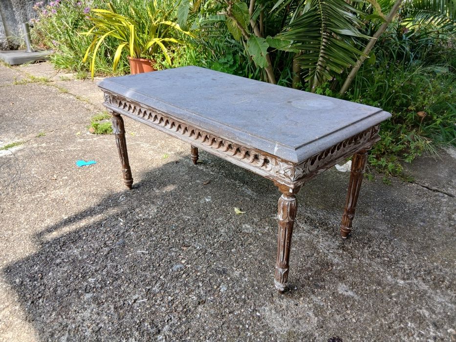 Mesa pipo em castanho