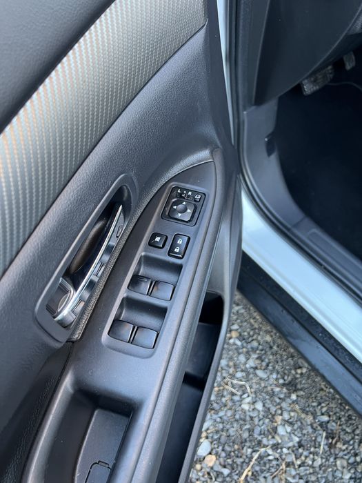 Mitsubishi Outlander 2012