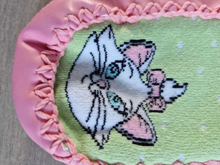 Kapcie buciki bambosze kotek Marie Disney r.26-27 HM Nowe