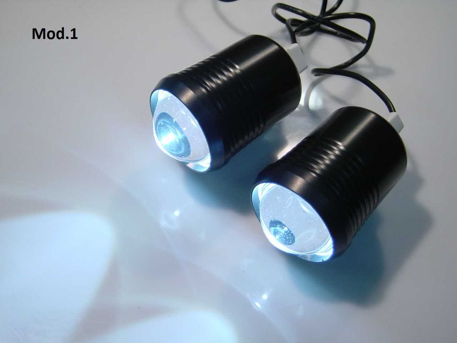 Faróis auxiliares LED com máximo, médio e strobe