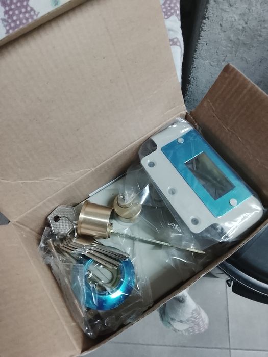 Fechadura Elétrica para portas exteriores.