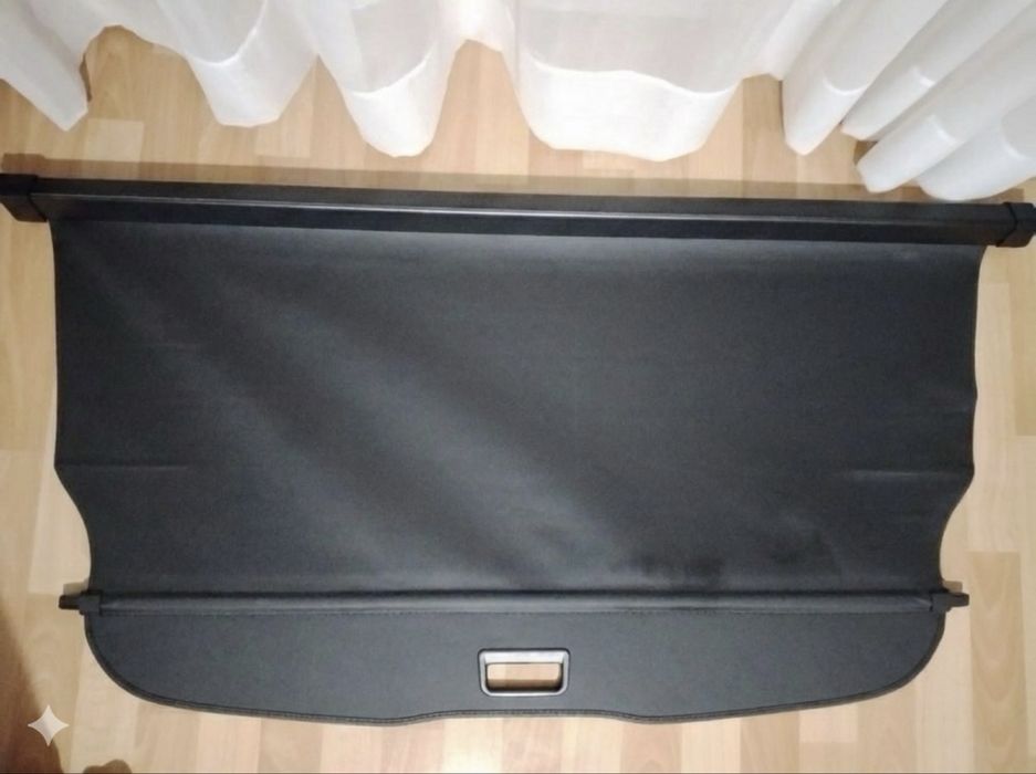 Шторка в багажнік на Jeep Grand Cherokee wk2