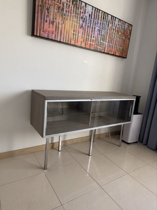 Aparador Moderno em Vidro e Madeira