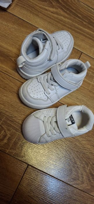 2 пари кросівки і хайтопи