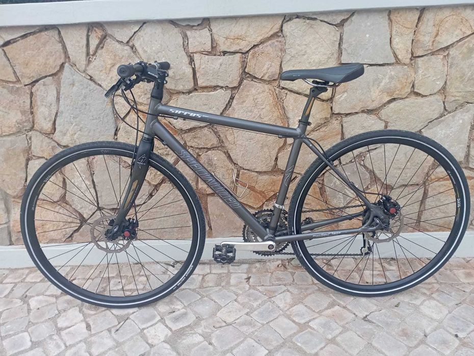 Specialized Sirrus Sport - híbrida / cidade