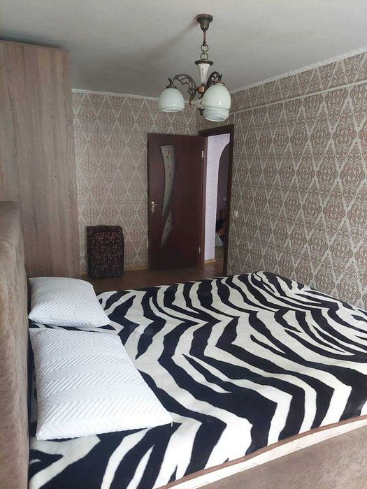 Продам 3к квартиру з ремонтом жилий стан.Індивідуальне газове опалення