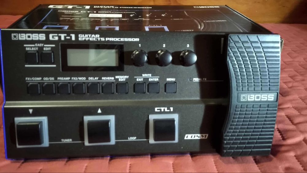 Pedaleira Boss GT-1 Guitar Multi-FX + Transformador da marca