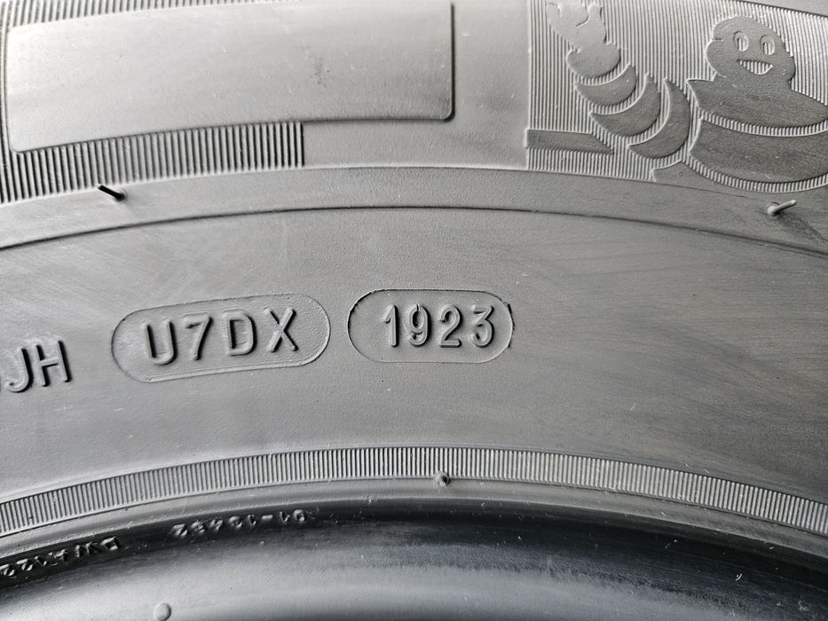 Kpl Opon Letnich Michelin Agilis Camping 225.75.16 CP 116Q Rok 2023