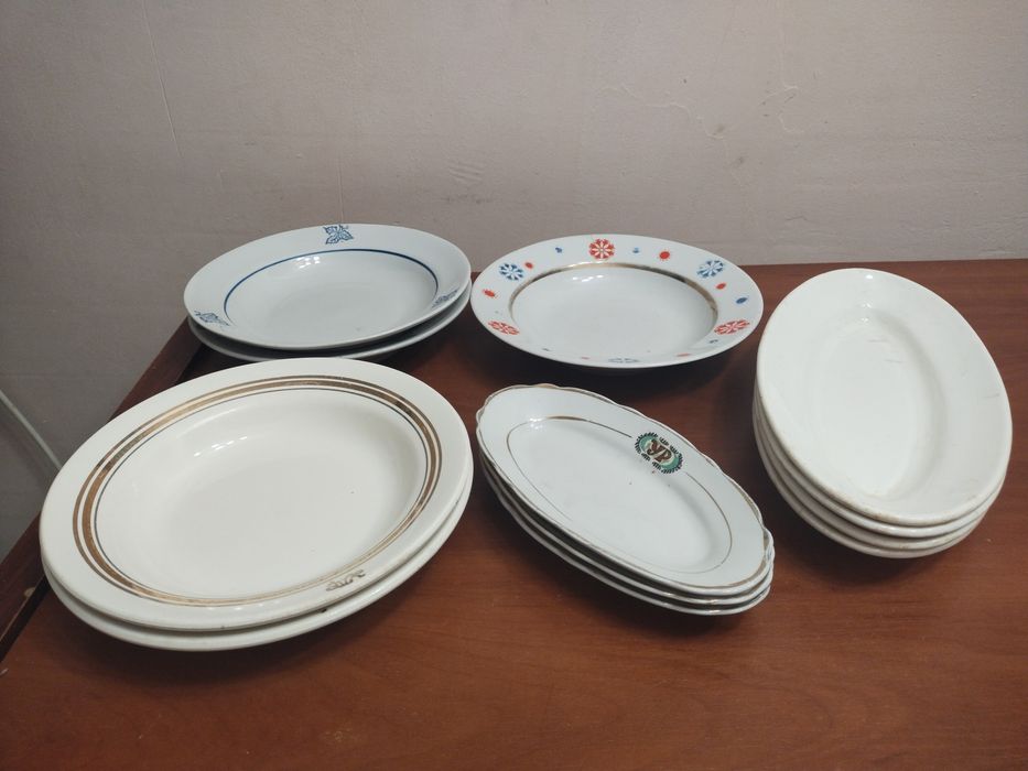 Чайний і кавовий сервізи,тарілки