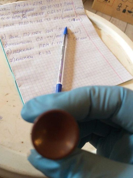Кнопки К-3, без фиксации, на 2 контакта. Диам. Резьбы 16мм. -98шт