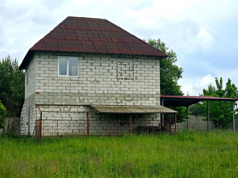 Ділянка біля лісу з власним озером. Є газ, світло, вода. 3.27 Га