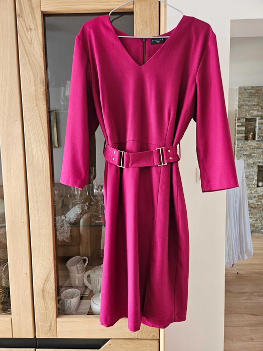 Elegancka sukienka z paskiem