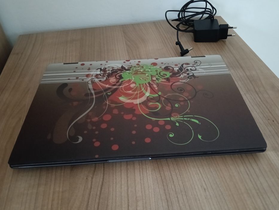 Konwertowalny laptop 360° Asus,  Core i3