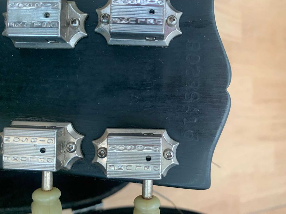 Gibson SG Standard USA (1999) – Estojo rígido incluído