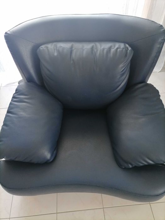Conjunto de sofás em pele