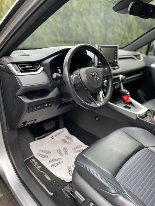 Продам автоToyota RAV4 HYBRID ОФІЦІАЛ