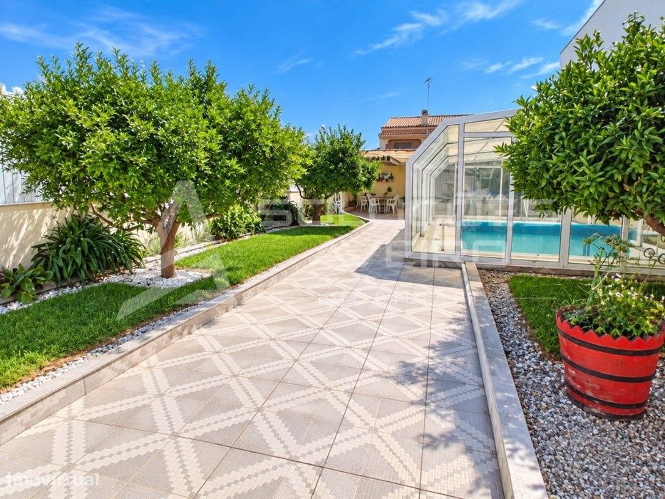 Moradia T4+1 | Piscina Coberta | Ginásio | Dois Lotes Urbanos | Cen...