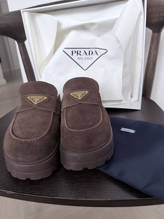 Prada chodaki klapki skórzane Brąz