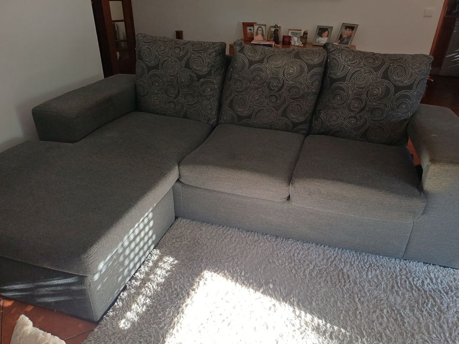 Sofá com  chaise longue