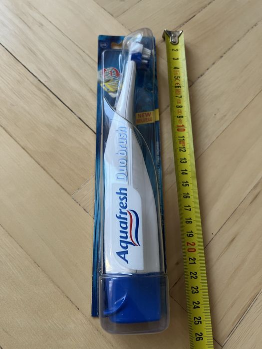 Szczoteczka elektryczna nowa Aquafresh w podroż na baterie
