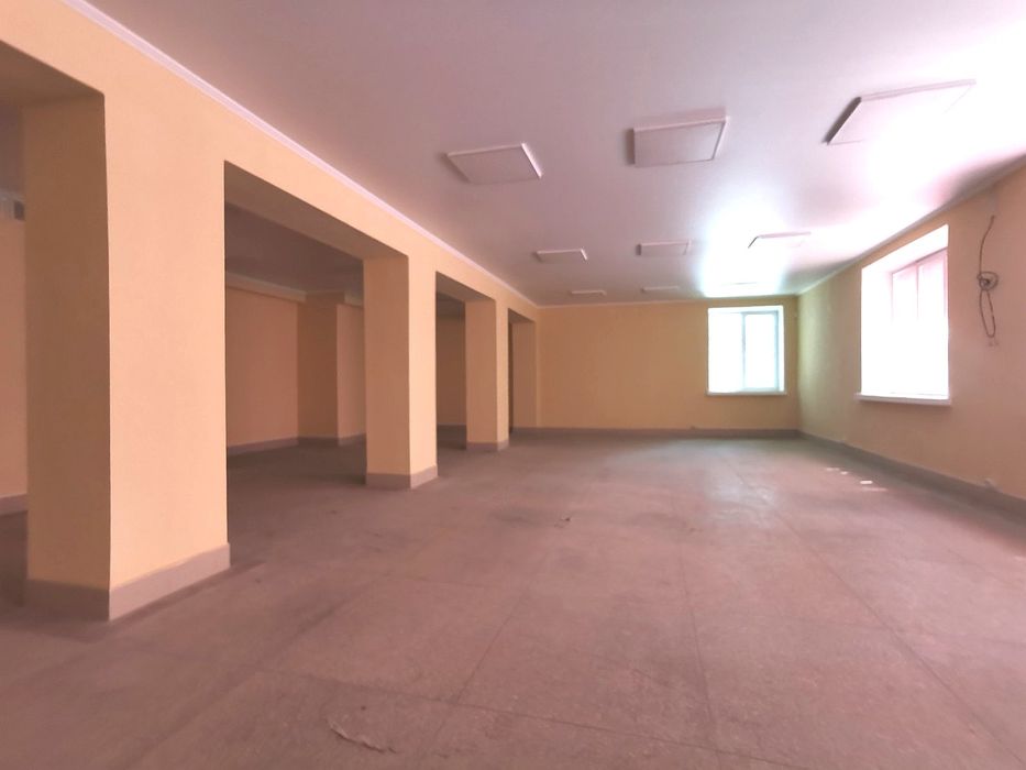 Комерція на фасаді продаж 830 м2