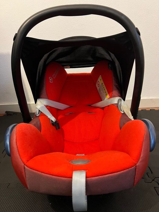 Ovo (dois) Maxicosi + Base Familyfix Isofix.