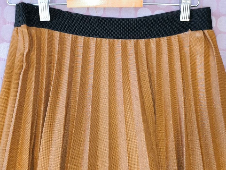 Saia de pregas cor camel