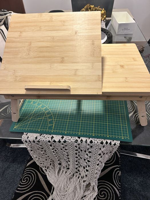 Mesa de apoio em  bambu
