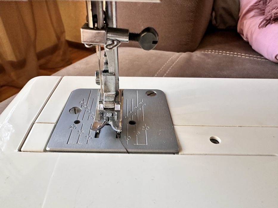 Продам швейшу машинку Janome 2252