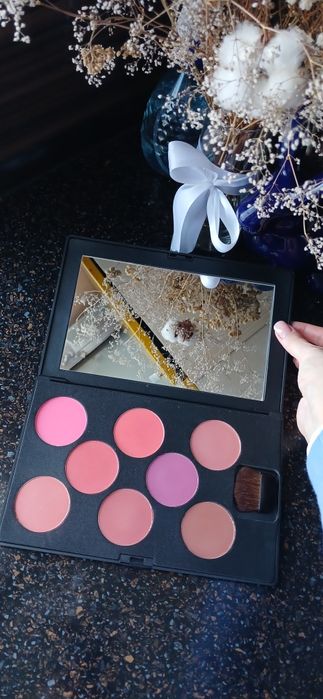 Палетка рум'ян Make up Me Professional