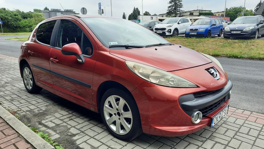 Peugeot 207 hatchback 1.6 hdi