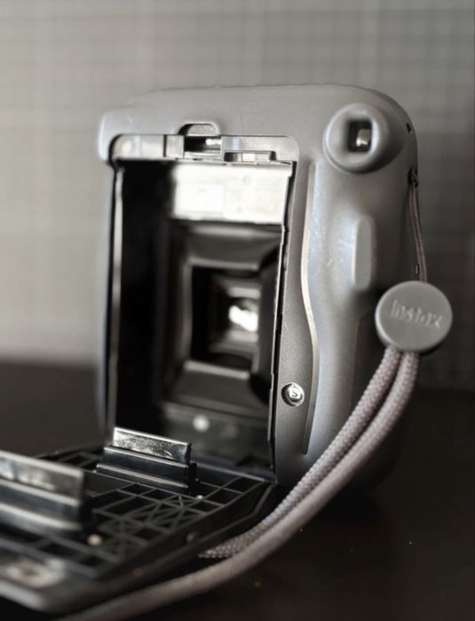 Câmara Instantânea Instax Mini 11 – Como Nova