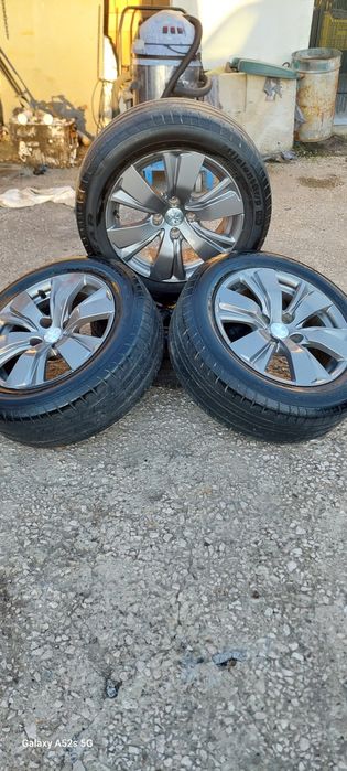 4 X Jantes especiais Peugeot com pneus semi novos  195/60/R16